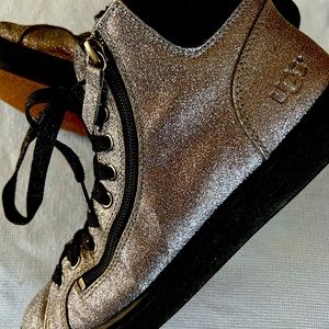 Ugg side zip glitter boots 🥾